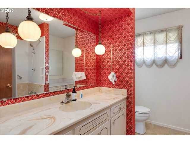 31339 Ne CORRAL CREEK Rd, Newberg, OR 97132