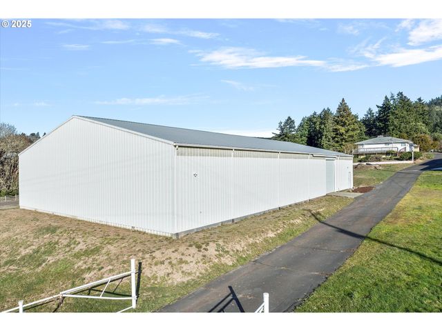 31339 Ne CORRAL CREEK Rd, Newberg, OR 97132