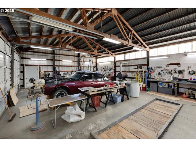 31339 Ne CORRAL CREEK Rd, Newberg, OR 97132
