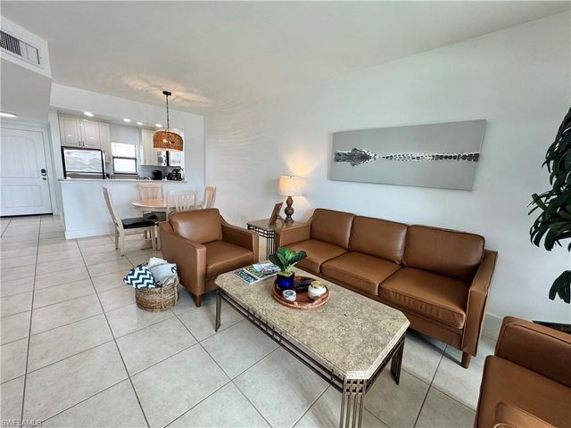801 River Point DR 206A, Naples, FL 34102