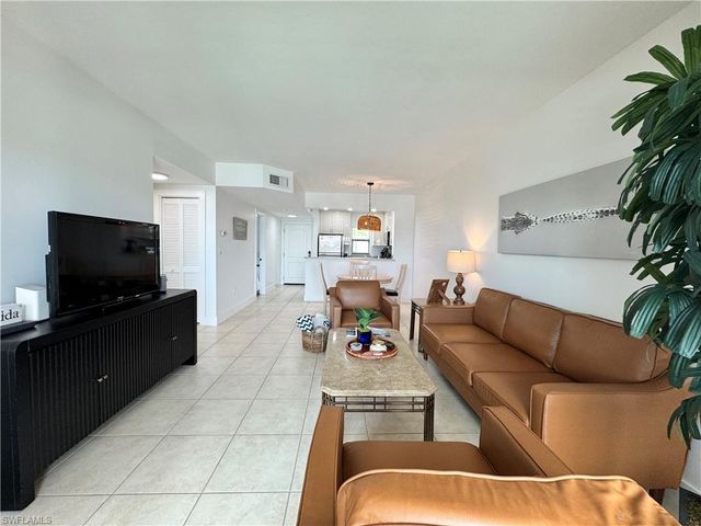 801 River Point DR 206A, Naples, FL 34102