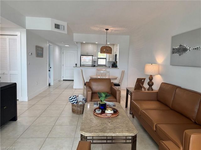 801 River Point DR 206A, Naples, FL 34102