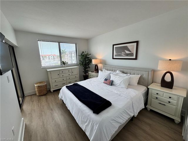 801 River Point DR 206A, Naples, FL 34102