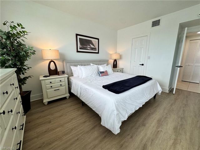801 River Point DR 206A, Naples, FL 34102