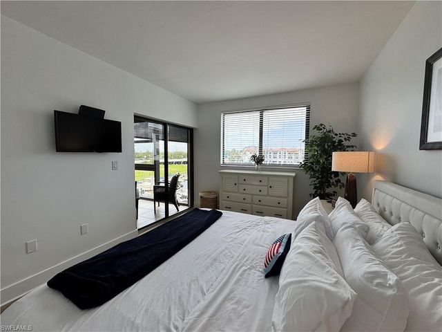 801 River Point DR 206A, Naples, FL 34102