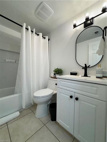 801 River Point DR 206A, Naples, FL 34102