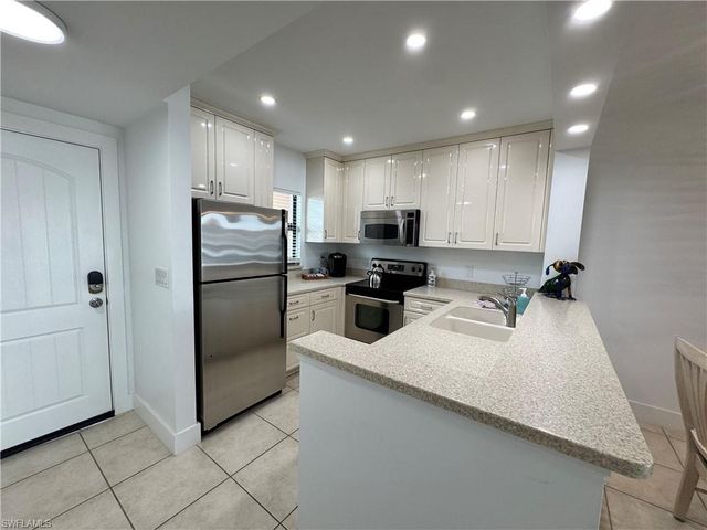 801 River Point DR 206A, Naples, FL 34102