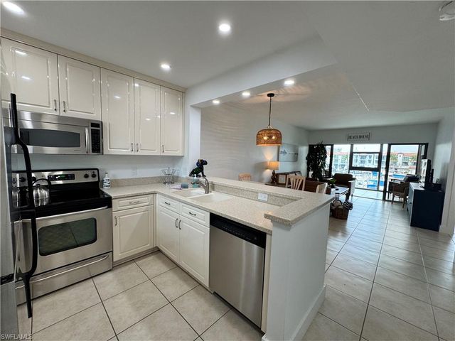 801 River Point DR 206A, Naples, FL 34102