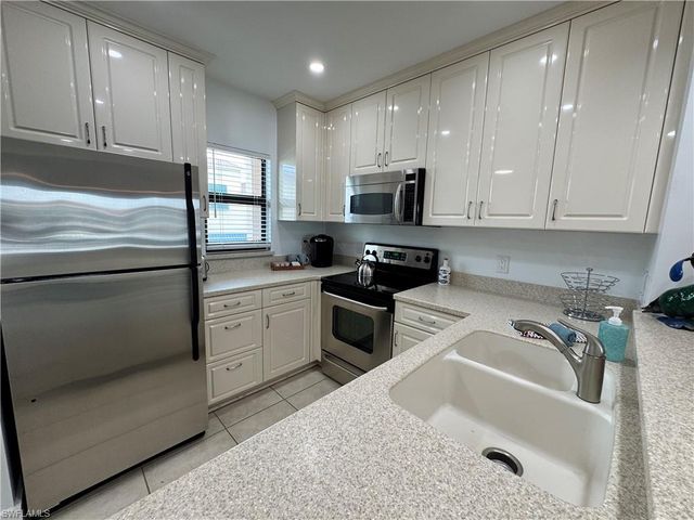801 River Point DR 206A, Naples, FL 34102