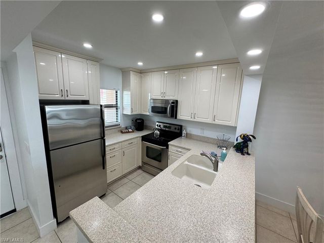 801 River Point DR 206A, Naples, FL 34102