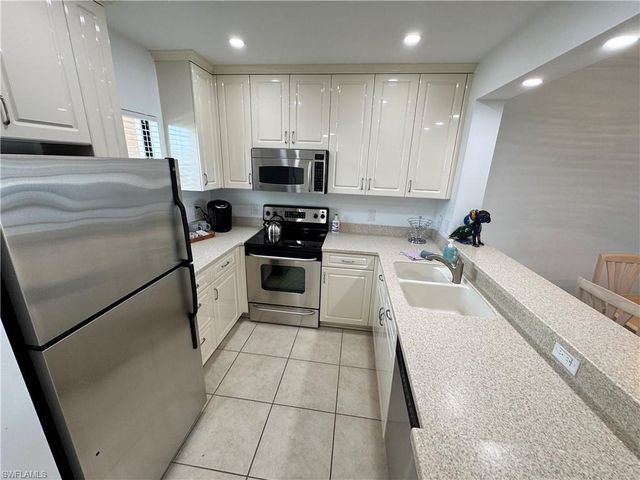 801 River Point DR 206A, Naples, FL 34102