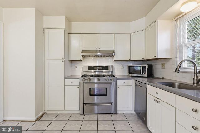 360 PARK ST NE, Vienna, VA 22180