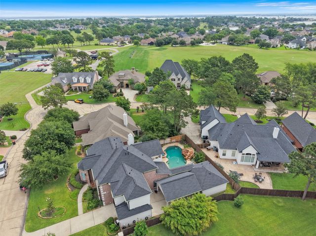 390 Wedgewood Drive, Montgomery, TX 77356