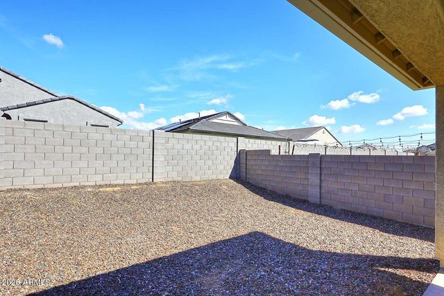 18556 W BUCKSKIN Trail, Wittmann, AZ 85361