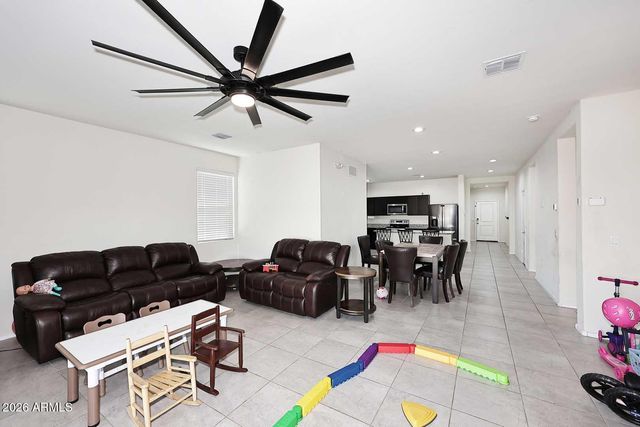 18556 W BUCKSKIN Trail, Wittmann, AZ 85361