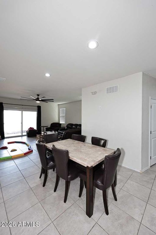 Image 10 of property listing at 18556 W BUCKSKIN Trail, Wittmann, AZ 85361