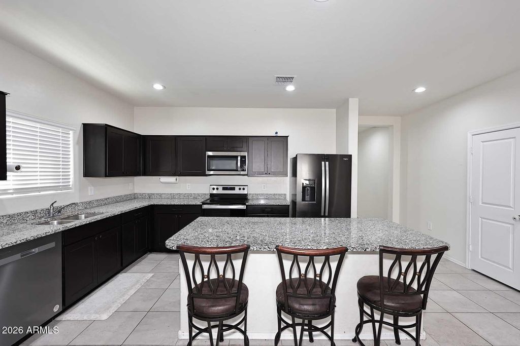 Image 12 of property listing at 18556 W BUCKSKIN Trail, Wittmann, AZ 85361