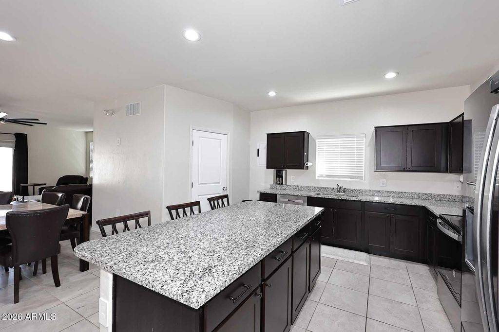 Image 14 of property listing at 18556 W BUCKSKIN Trail, Wittmann, AZ 85361