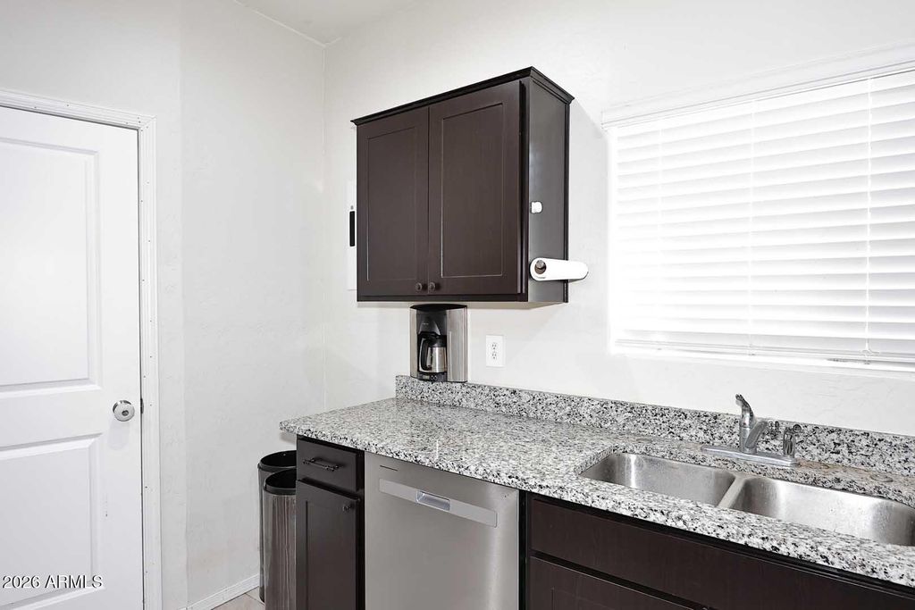 Image 15 of property listing at 18556 W BUCKSKIN Trail, Wittmann, AZ 85361