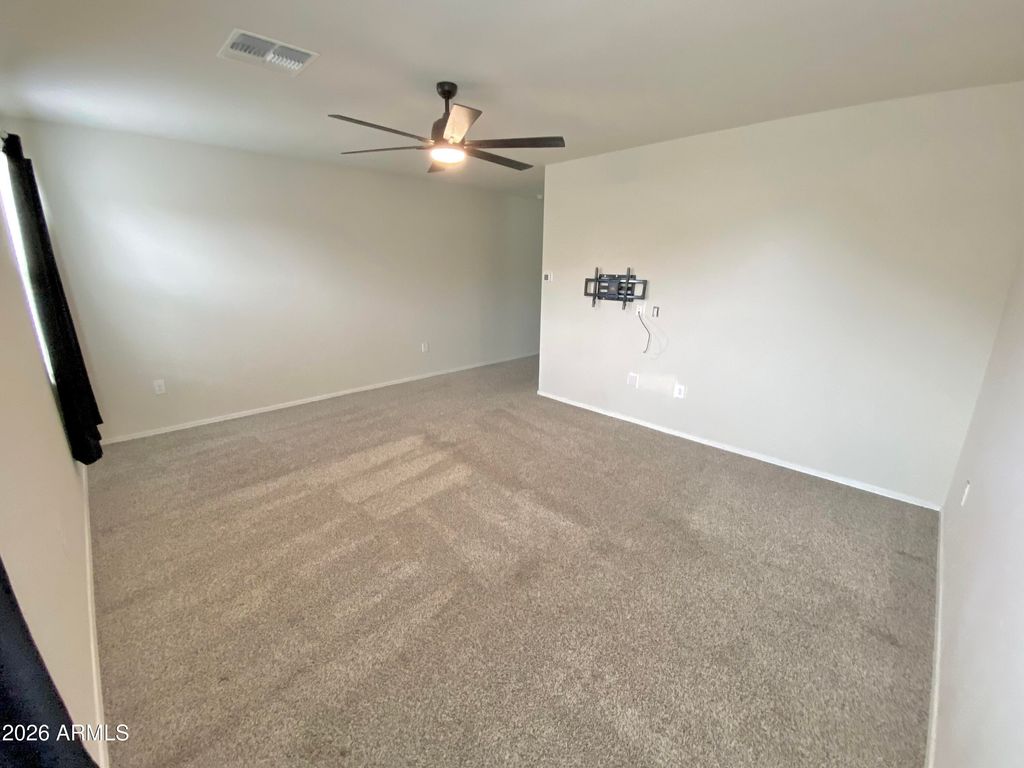 Image 17 of property listing at 18556 W BUCKSKIN Trail, Wittmann, AZ 85361