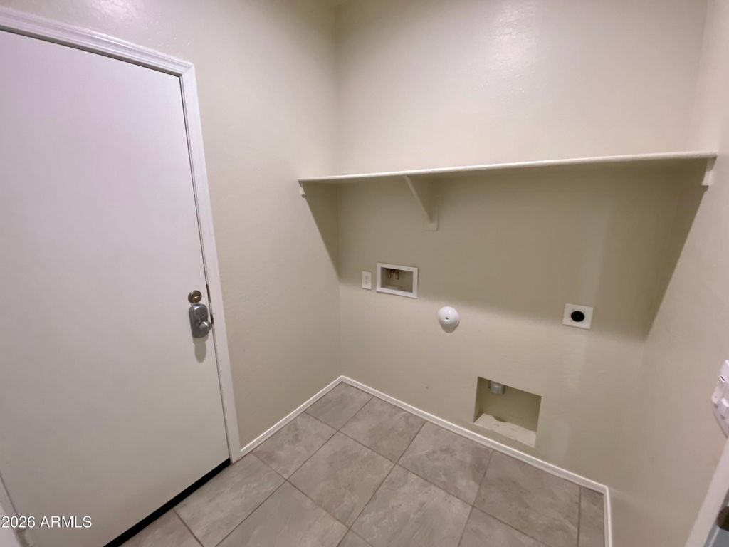 Image 24 of property listing at 18556 W BUCKSKIN Trail, Wittmann, AZ 85361