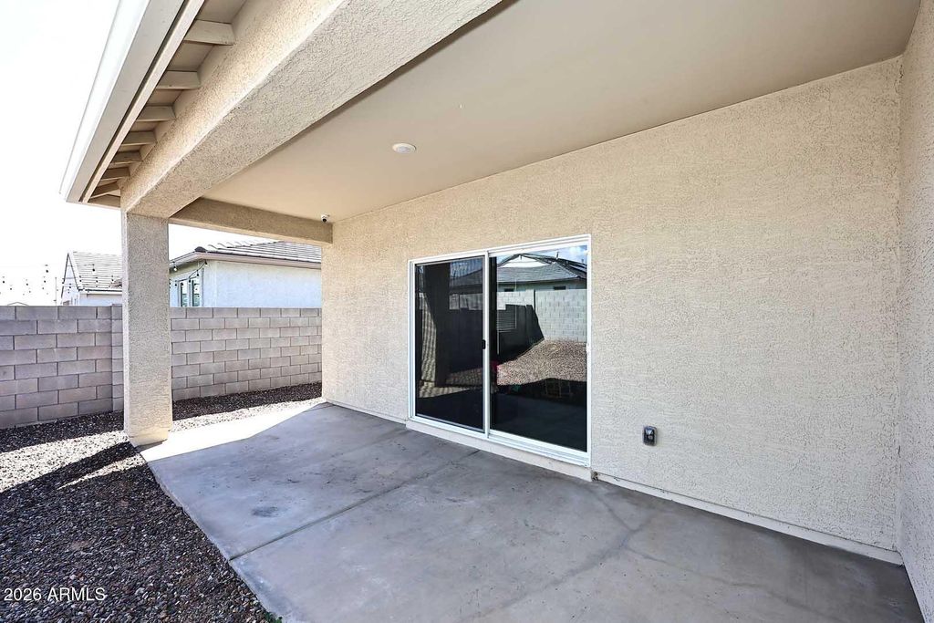 Image 28 of property listing at 18556 W BUCKSKIN Trail, Wittmann, AZ 85361
