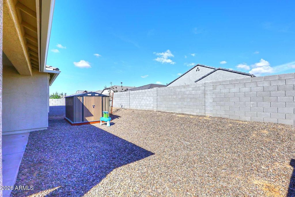 Image 30 of property listing at 18556 W BUCKSKIN Trail, Wittmann, AZ 85361