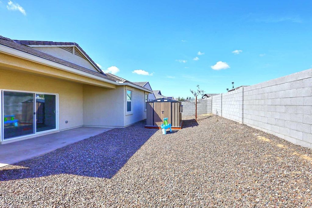 Image 31 of property listing at 18556 W BUCKSKIN Trail, Wittmann, AZ 85361