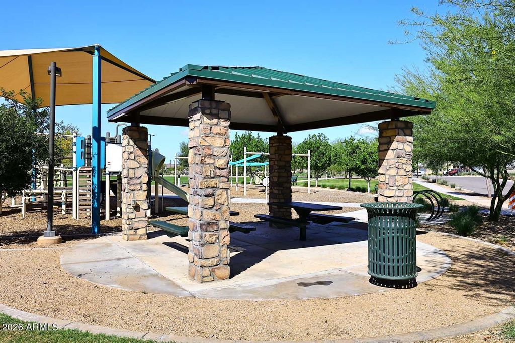 Image 35 of property listing at 18556 W BUCKSKIN Trail, Wittmann, AZ 85361