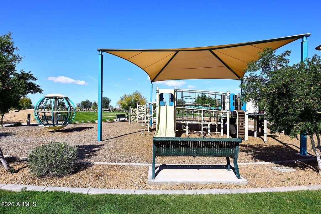 Image 36 of property listing at 18556 W BUCKSKIN Trail, Wittmann, AZ 85361