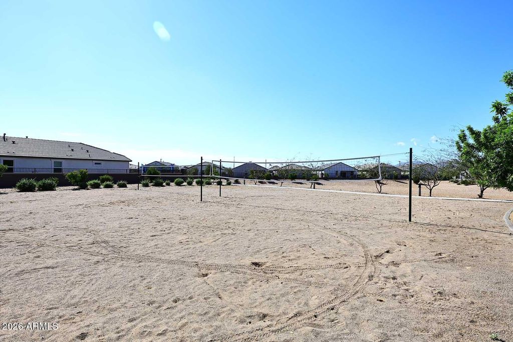 Image 37 of property listing at 18556 W BUCKSKIN Trail, Wittmann, AZ 85361