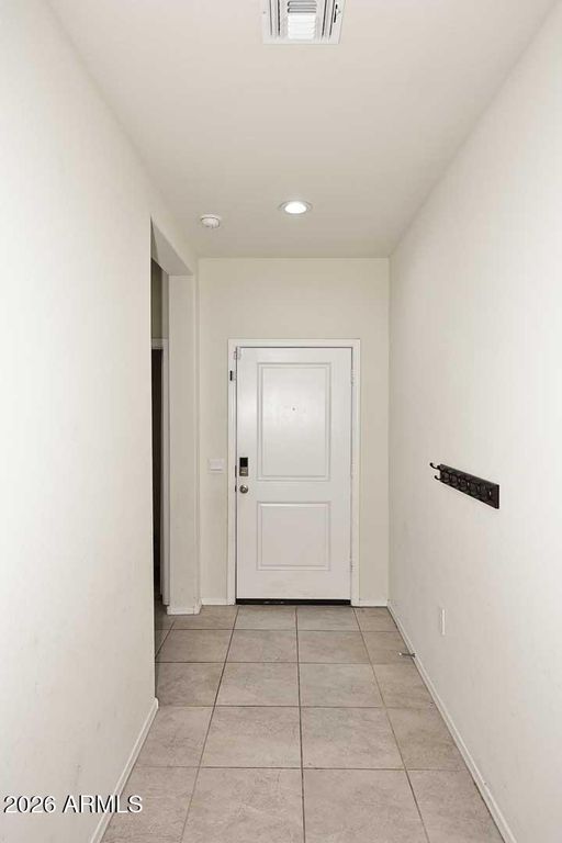Image 6 of property listing at 18556 W BUCKSKIN Trail, Wittmann, AZ 85361