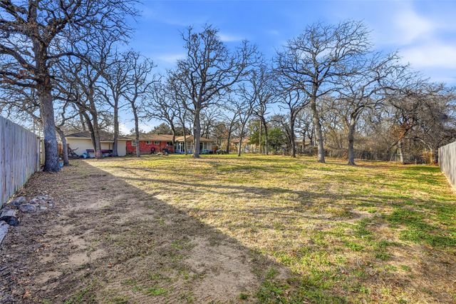 2900 Chippewa Trail, Lake Worth, TX 76135