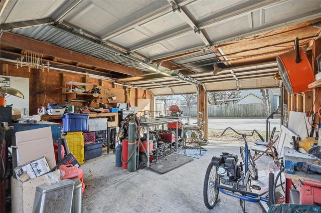 2900 Chippewa Trail, Lake Worth, TX 76135