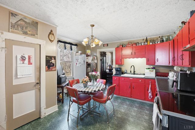 409 Staunton River Landing, Gretna, VA 24557