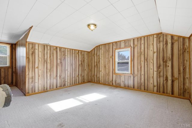 409 Staunton River Landing, Gretna, VA 24557