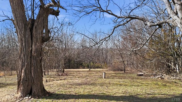 409 Staunton River Landing, Gretna, VA 24557