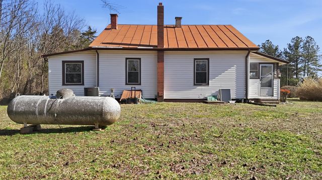 409 Staunton River Landing, Gretna, VA 24557