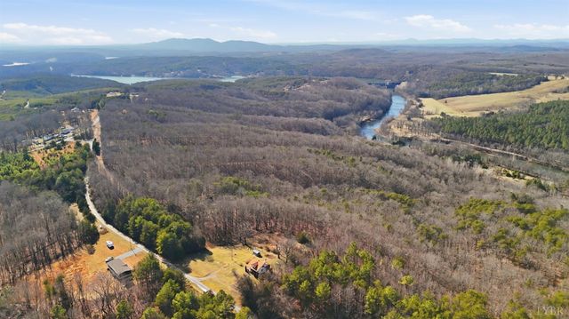 409 Staunton River Landing, Gretna, VA 24557