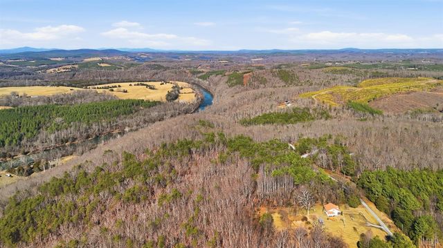 409 Staunton River Landing, Gretna, VA 24557