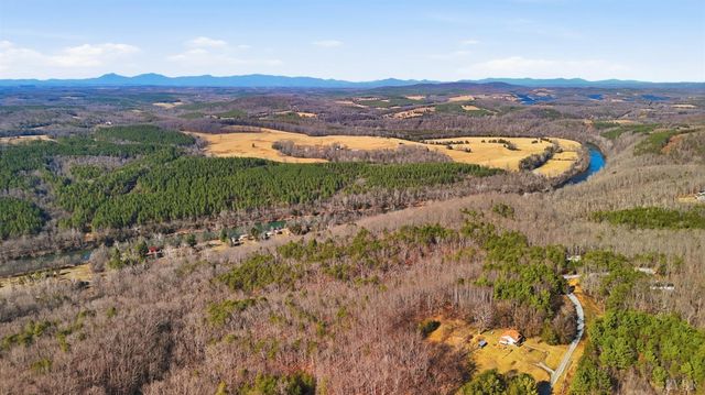 409 Staunton River Landing, Gretna, VA 24557