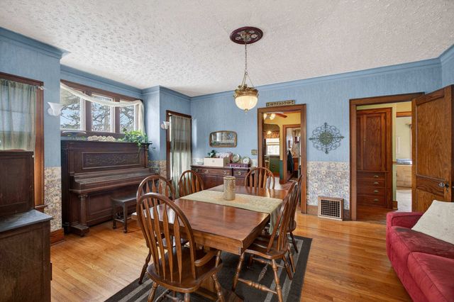 2633 Grand Avenue, Davenport, IA 52803