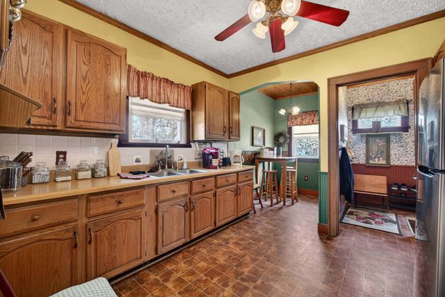 2633 Grand Avenue, Davenport, IA 52803