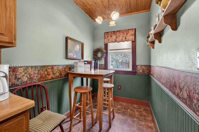 2633 Grand Avenue, Davenport, IA 52803