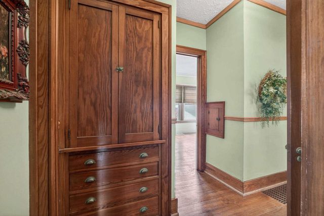 2633 Grand Avenue, Davenport, IA 52803