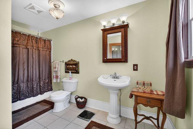 2633 Grand Avenue, Davenport, IA 52803