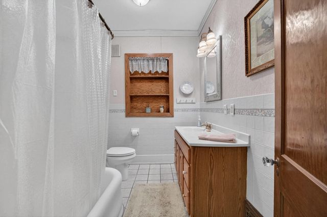 2633 Grand Avenue, Davenport, IA 52803
