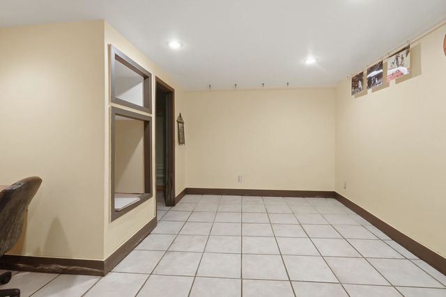 2633 Grand Avenue, Davenport, IA 52803