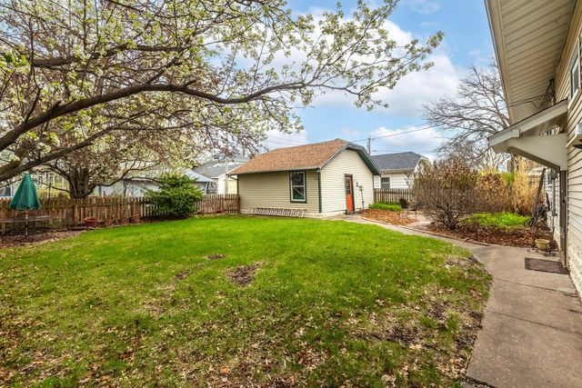 2633 Grand Avenue, Davenport, IA 52803