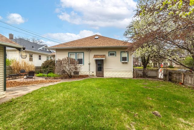 2633 Grand Avenue, Davenport, IA 52803